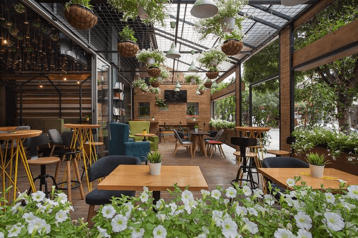 Juice Bar and Outdoor Dining Area