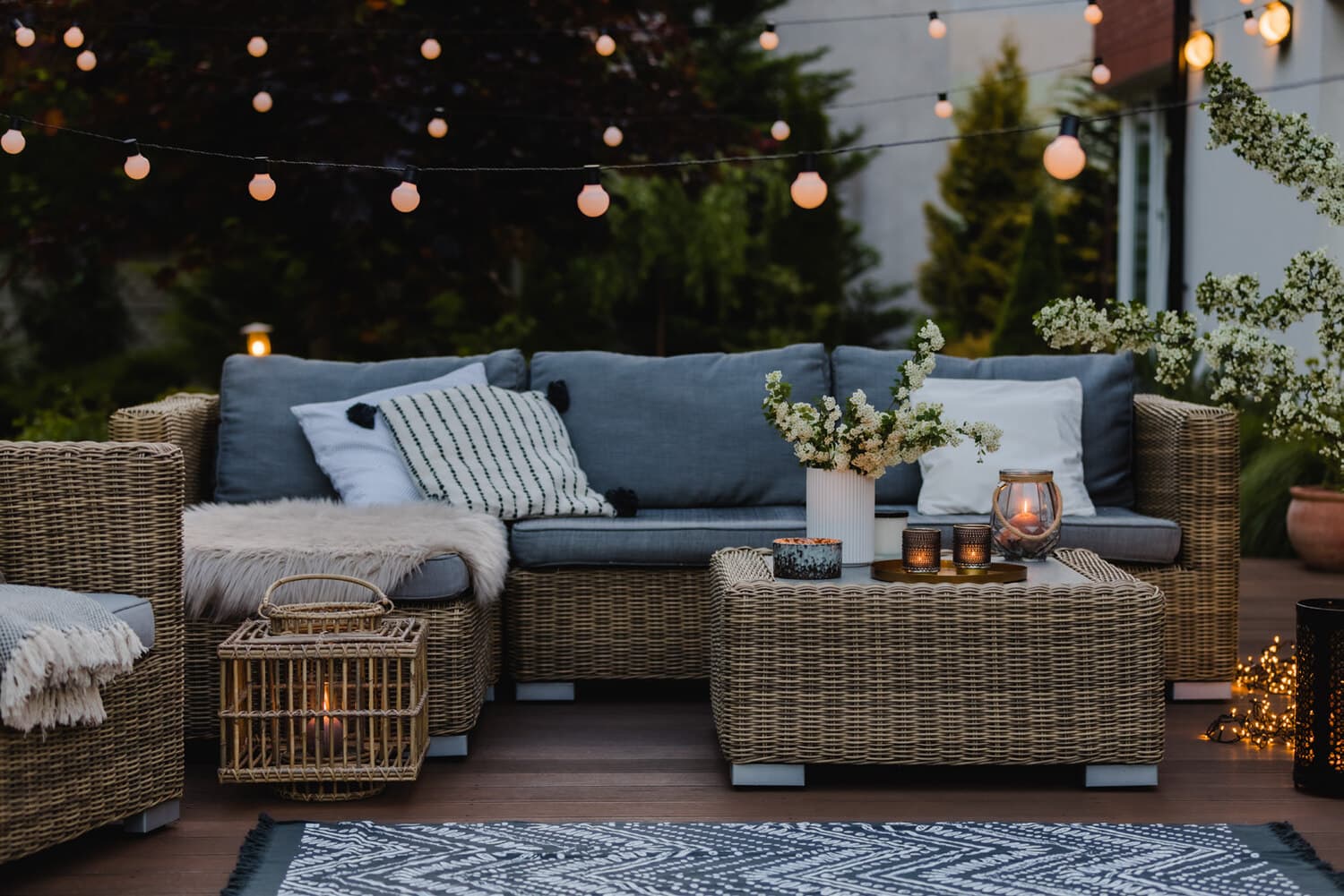Multi-function lounge area