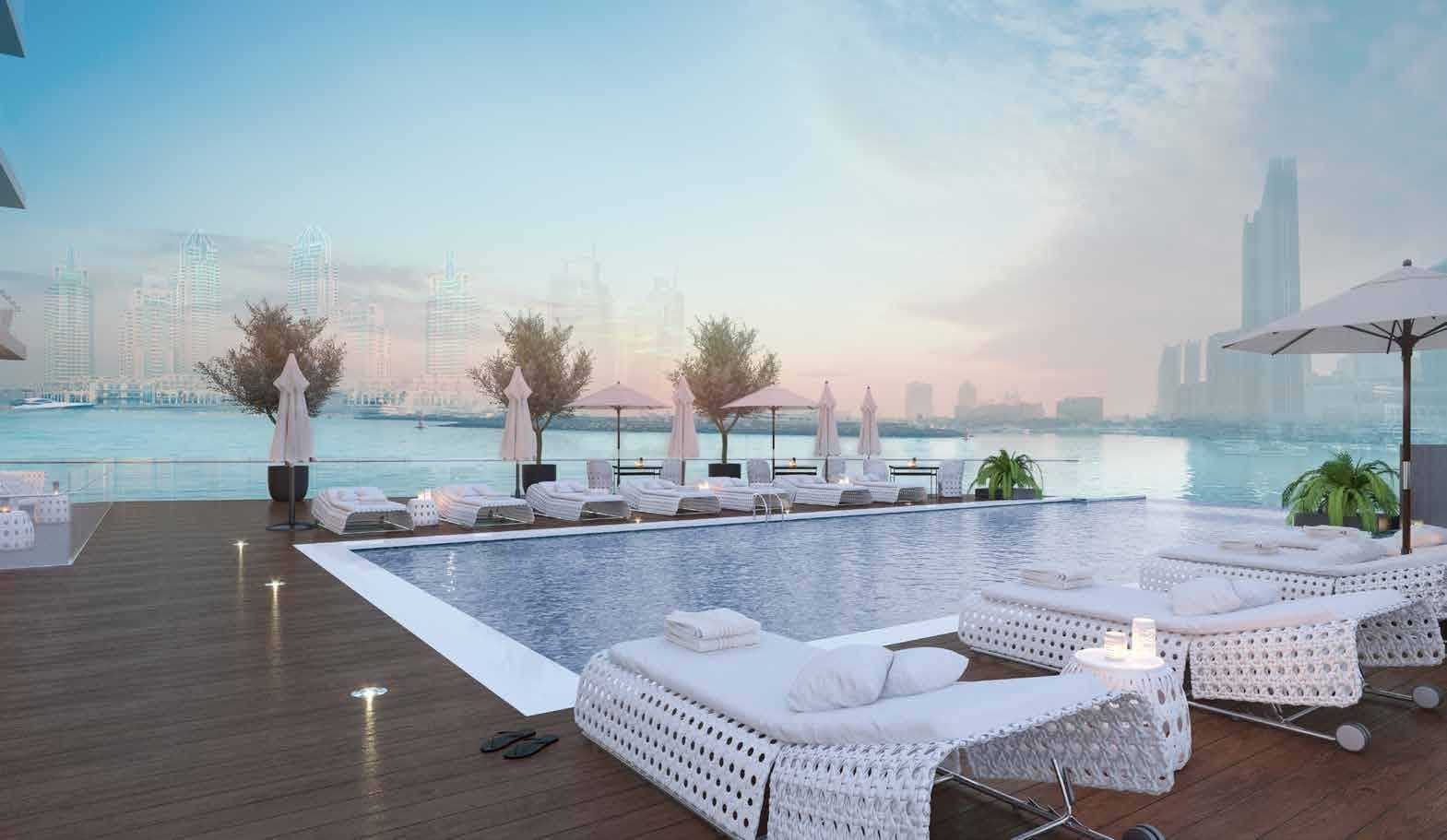 Infinity pool & terrace overlooking Dubai Marina