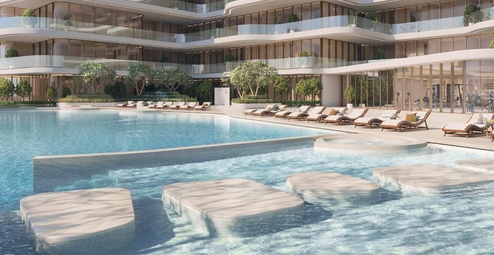 Infinity Pool & Pool Bar